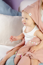 Ielādēt attēlu ,Bērnu Dvielītis ar Kapuci - Old Pink