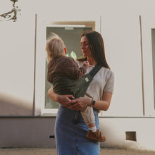 Ielādēt attēlu ,Bērna pārnēsājamā soma (slings) - OLĪVZAĻA