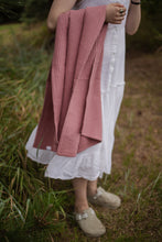 Ielādēt attēlu ,Vafeļu kokvilnas dvielis / Waffled Cotton Towel - Dark Old Pink - Susu Shop Latvia