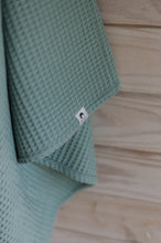 Load image into Gallery viewer, Vafeļu kokvilnas dvielis / Waffled Cotton Towel - Old Green - Susu Shop Latvia