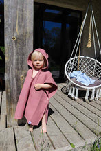 Ielādēt attēlu ,Bērnu Pončo ar Kapuci - Dark Old Pink

